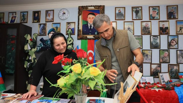 Anar Ələkbərov Oğuzda şəhid ailəsinin qonağı oldu - FOTO