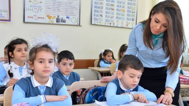 Müəllimlərin NƏZƏRİNƏ: Geyimlə bağlı yeni tələblər qüvvəyə mindi