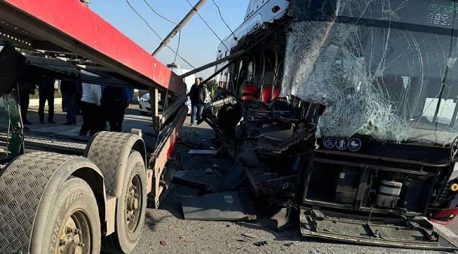 "BakuBus" avtobusu ilə yük avtomobili toqquşdu, ölən var- FOTO/VİDEO