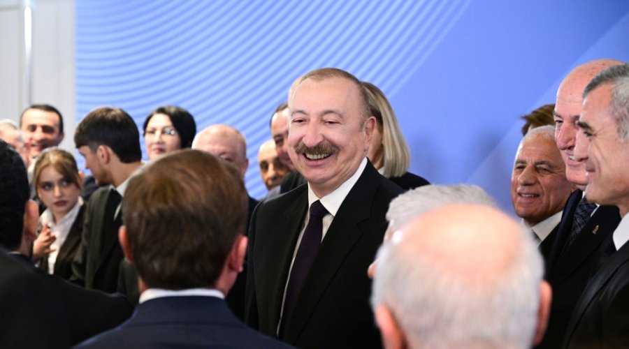 Prezidentin idmançılarla səmimi DİALOQU: "Futbol oynayardım amma qocalmışam" - VİDEO