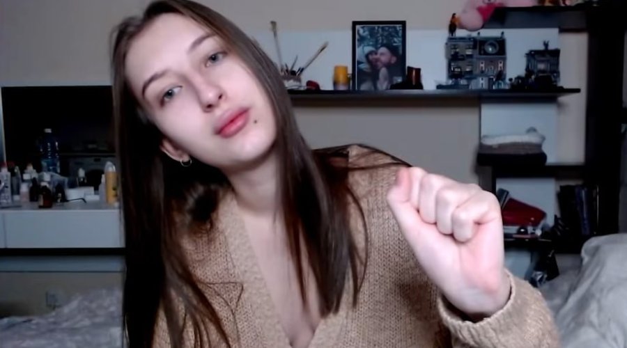 Xaricdəki şantaj qrupunun görüntülərindən istifadə etdiyi qız kimdir? &ndash; VİDEO