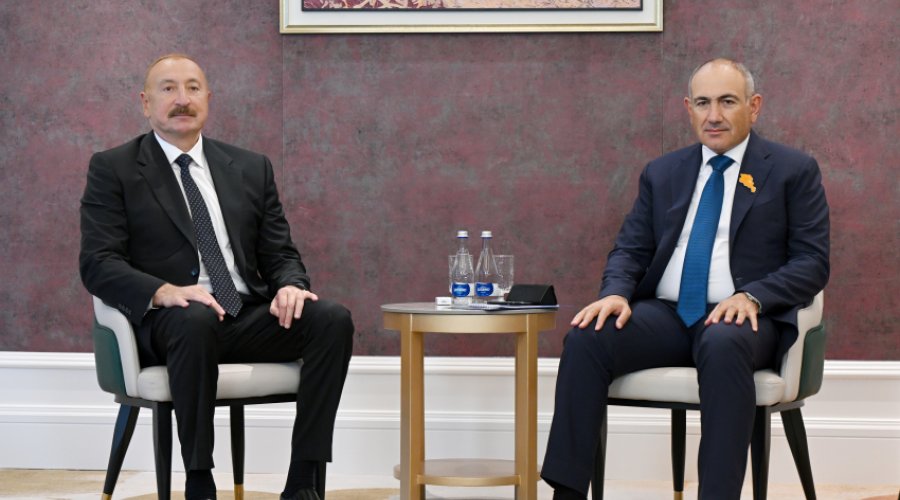 İlham Əliyevlə Paşinyan arasında görüş - FOTO/VİDEO