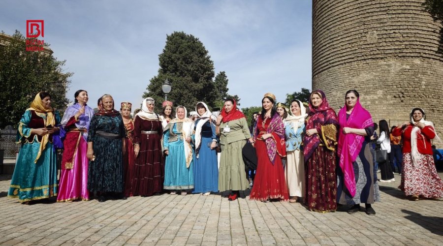 Bakının mərkəzində kəlağayı yürüşü keçirildi &ndash; FOTO/VİDEO